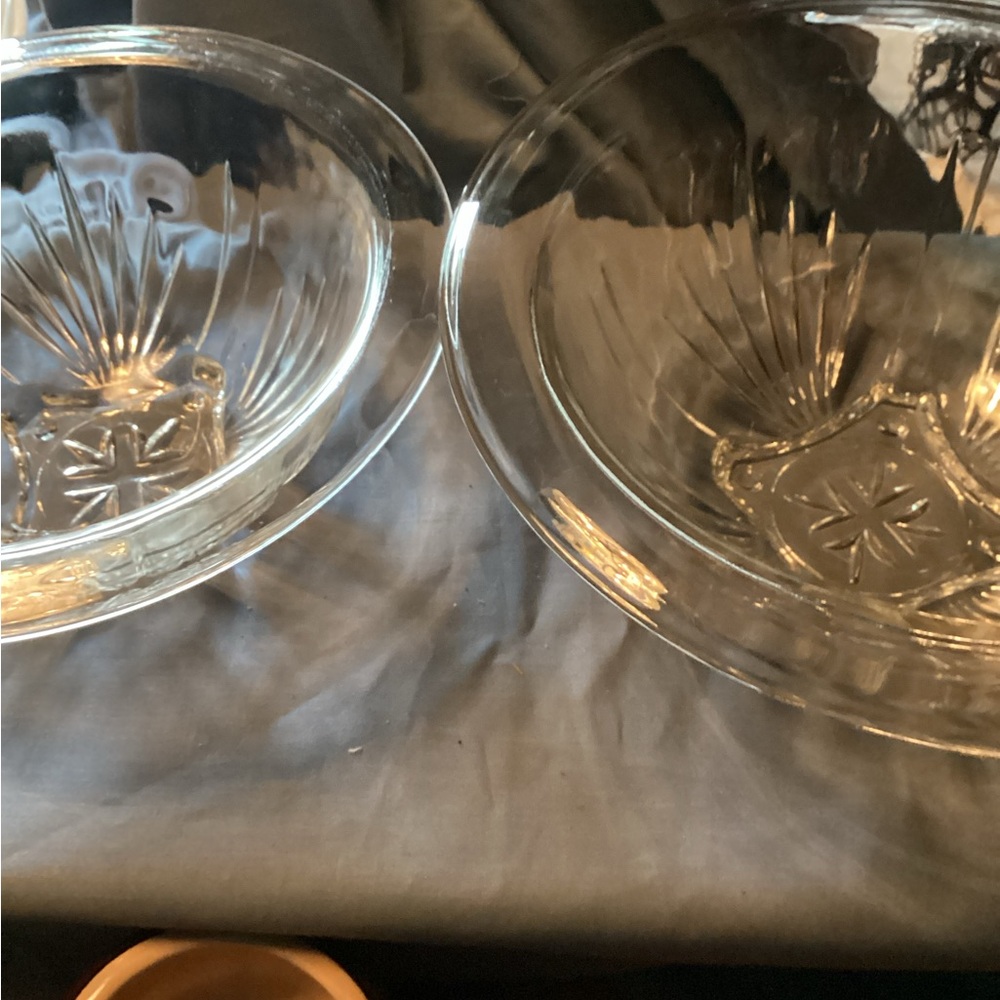 2 pretty glass bowls - Picture 3 of 5